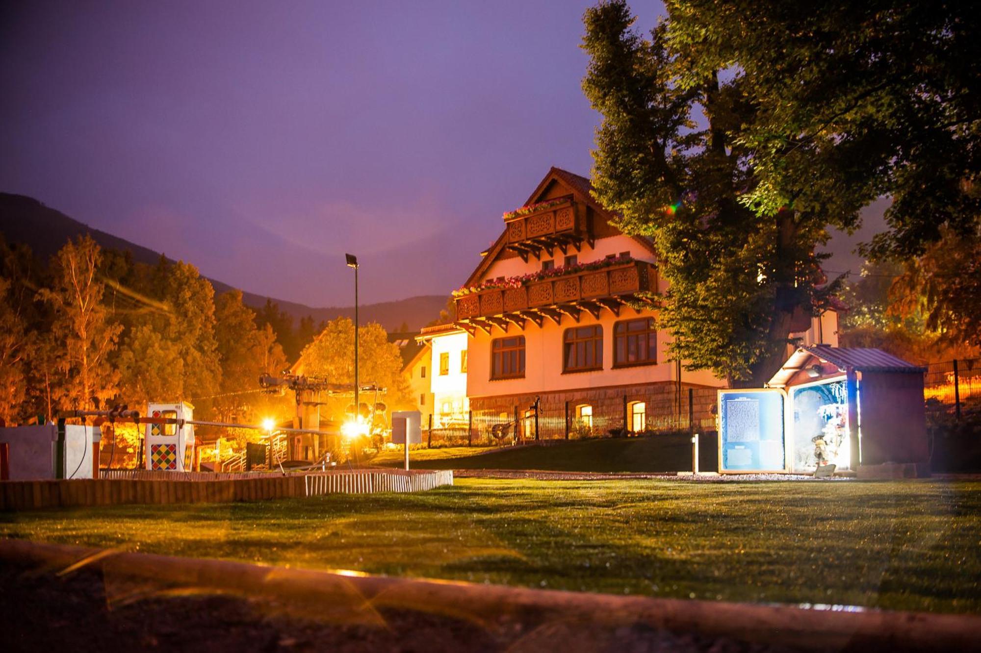 Przystanek Bavaria - Sauny, Parking Oraz Wstep Do Parku Bajek W Cenie! Karpacz Kültér fotó